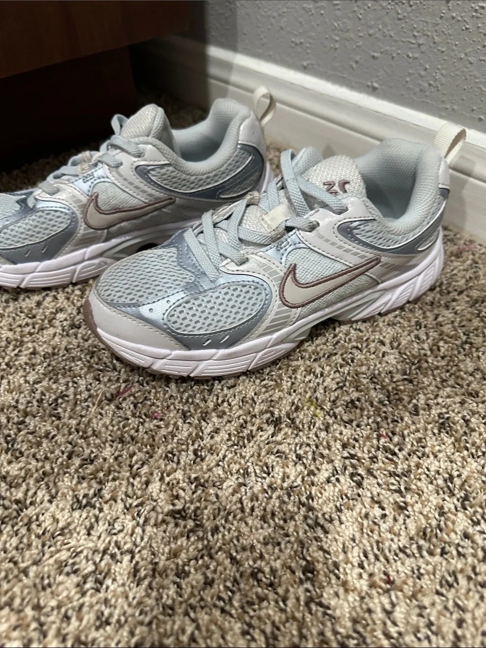 Nike Kids Sneakers - Light Gray & Cream